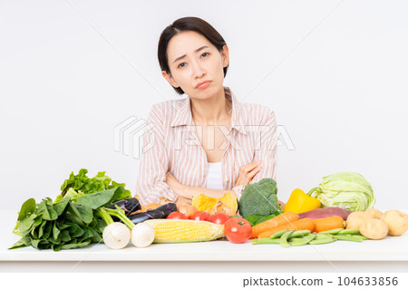 Middle-aged woman worried about vegetables Middle-aged woman worried about vegetables 104633856