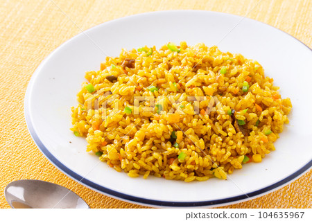 eat dry curry 104635967