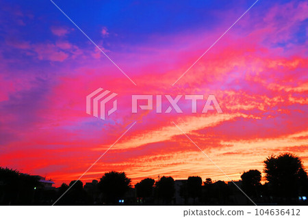 Scenery of the sunset sky (near Kawaguchi City, Saitama Prefecture) Scenery of the sunset sky (near Kawaguchi City, Saitama Prefecture) 104636412