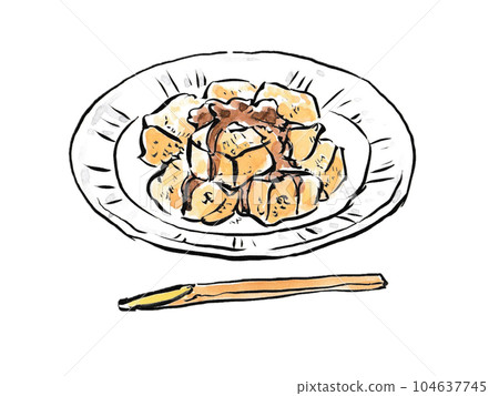 光滑美味的蕨餅,上面覆蓋著黑糖漿 光滑美味的蕨餅,上面覆蓋著黑糖漿 104637745