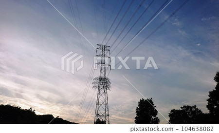 輸電塔和夏日的天空第二部分 104638082