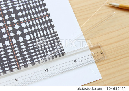 [Grooving/grooving stick] Draw a straight line with a brush (hand-drawn, analog drawing, checkered pattern, simple) 104639411