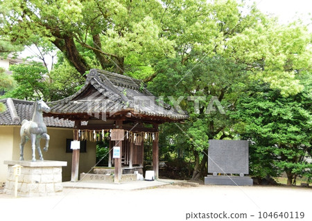 Fushimi Ward: Statue of a divine horse and wash basin on the precincts of Fujinomori Shrine Fushimi Ward: Statue of a divine horse and wash basin on the precincts of Fujinomori Shrine 104640119
