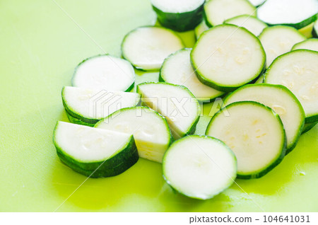 Cut zucchini 104641031