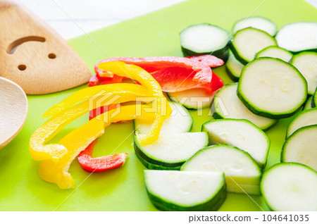 五顏六色的切蔬菜 104641035