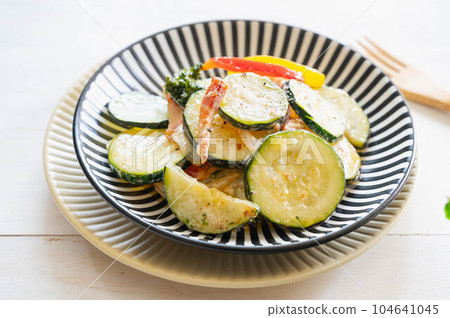 Stir-fried bacon and summer vegetables with mayonnaise Stir-fried bacon and summer vegetables with mayonnaise 104641045