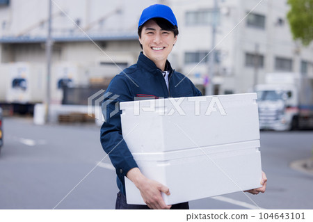 Workers carrying perishables 104643101