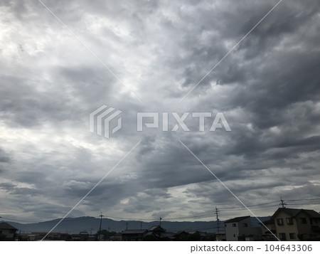 雨季時天空多雲 104643306