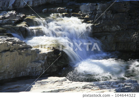 Sandan Falls that flows like a white thread 104644322