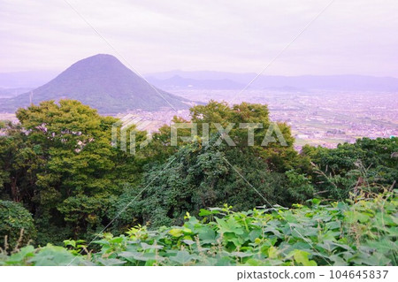香川縣，從青野山眺望飯野山的黃昏 104645837