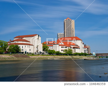 Takarazuka Grand Theater and Kanko Dam seen from near Horai Bridge (long exposure) 104646359