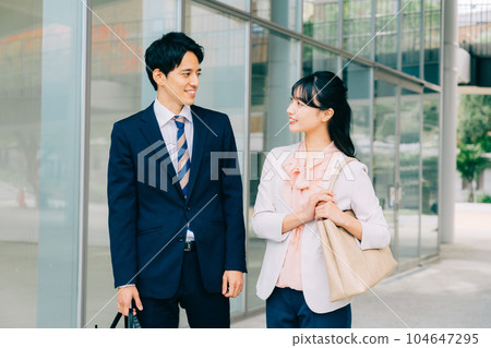 Business men and women 104647295