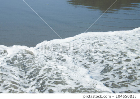 Nami yosete Nami yosete 104650815