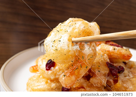 Creamy shrimp with fried shrimp tossed in cream 104651973