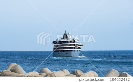 the ship leaves the port of Madeira for the ocean the ship leaves the port of Madeira for the ocean 104652482