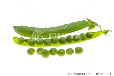 green young peas isolated 104652941