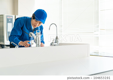 Workers who check the water supply, plumbers, repairers, house cleaning 104653191
