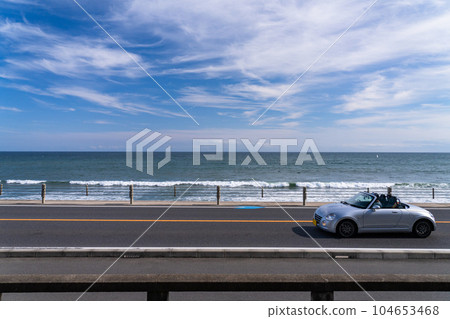 “神奈川縣”在湘南海岸沿海行駛 104653468