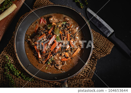 Stir Fried Pork with Black Pepper 104653644