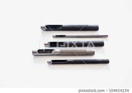 hole punch hole punch 104654239