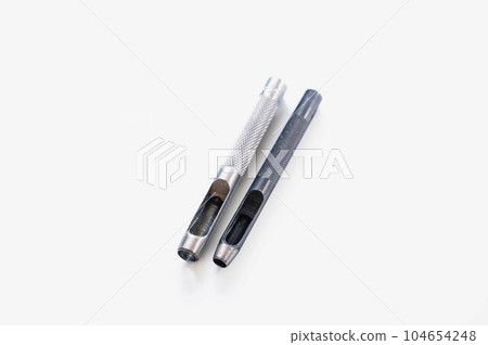 hole punch 104654248