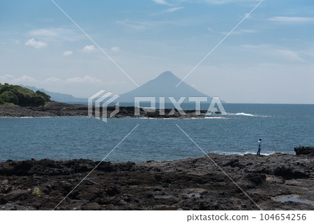 Mt. Kaimondake seen from Itatehyousu Shrine (Kamafuta Shrine) in Minamikyushu City, Kagoshima Prefecture Mt. Kaimondake seen from Itatehyousu Shrine (Kamafuta Shrine) in Minamikyushu City, Kagoshima Prefecture 104654256