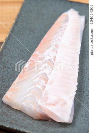 flounder sashimi 104654362