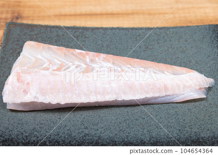 比目魚生魚片 比目魚生魚片 104654364