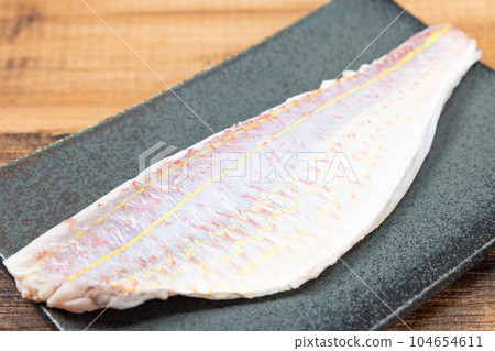 美味的糸魚生魚片(水煮) 美味的糸魚生魚片(水煮) 104654611