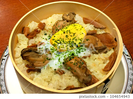 Kakimeshi, oyster rice, steamed oyster rice, steamed oyster rice 104654943