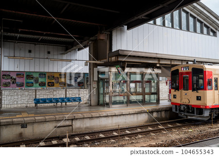 [長良川鐵道] 在美濃太田站等待發車的列車 104655343