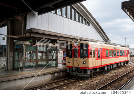 [長良川鐵道] 在美濃太田站等待發車的列車 104655344