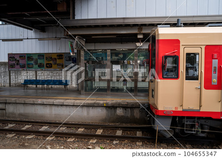 [長良川鐵道] 在美濃太田站等待發車的列車 104655347
