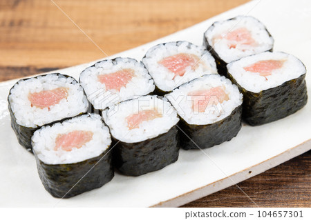 美味的藍鰭金槍魚捲 美味的藍鰭金槍魚捲 104657301
