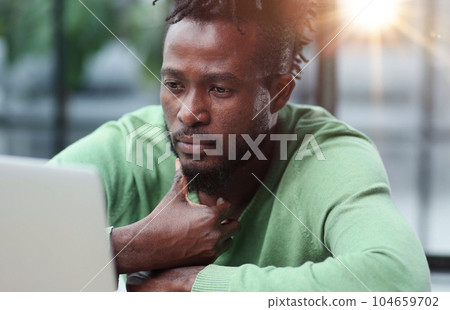 Business man in casual clothes thinking behind a laptop 104659702