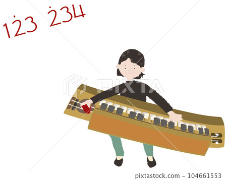 演奏日本樂器大正琴獨奏的高級女性 104661553