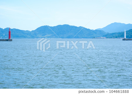 [Hiroshima] Two lighthouses 104661888