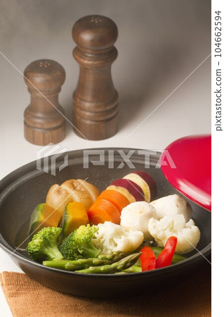 用塔吉鍋烹飪 104662594