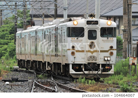 [JR Kyushu] Series Kiha 40 "Futatsuboshi 4047" (Sasebo Line: Kohoku Station) 104664007