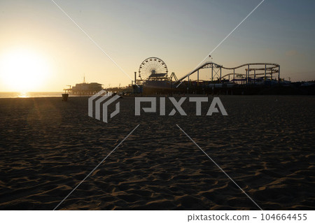 黃昏的遊樂園，西海岸有摩天輪的遊樂園 104664455