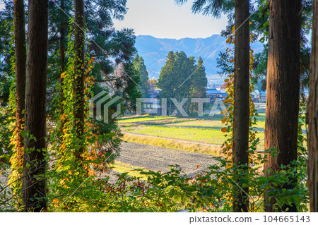 鎮州之森 秋天的風景 從五十劍神社眺望新潟縣南魚沼市 鎮州之森 秋天的風景 從五十劍神社眺望新潟縣南魚沼市 104665143