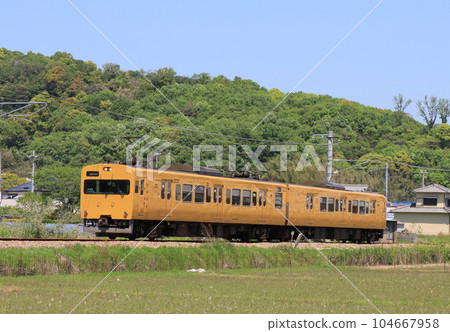 赤穗線天和站附近運行的115系列車 赤穗線天和站附近運行的115系列車 104667958