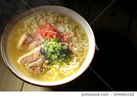 A bird's-eye view of hot Okinawa soba with pork ribs, plenty of small green onions, and pickled ginger 104668188