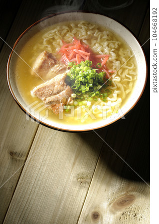 A bird's-eye view of hot Okinawa soba with pork ribs, plenty of small green onions, and pickled ginger A bird's-eye view of hot Okinawa soba with pork ribs, plenty of small green onions, and pickled ginger 104668192