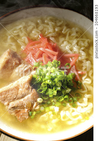A bird's-eye view of hot Okinawa soba with pork ribs, plenty of small green onions, and pickled ginger 104668193