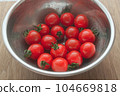 fresh cherry tomatoes in a bowl 104669818