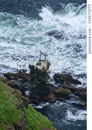 岬岬深木岩 104671073