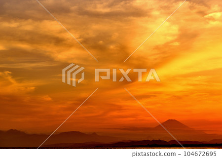 Katase Enoshima Evening view of Mt.Fuji seen from Kugenuma coast Katase Enoshima Evening view of Mt.Fuji seen from Kugenuma coast 104672695