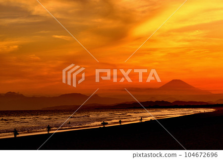 Katase Enoshima Evening view of Mt.Fuji seen from Kugenuma coast Katase Enoshima Evening view of Mt.Fuji seen from Kugenuma coast 104672696