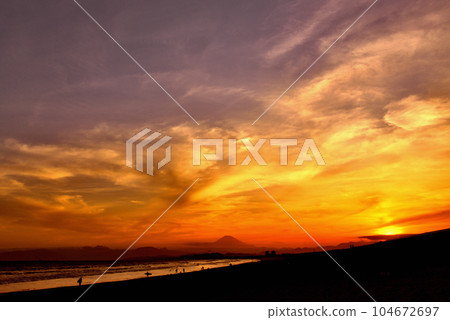 Katase Enoshima Evening view of Mt.Fuji seen from Kugenuma coast Katase Enoshima Evening view of Mt.Fuji seen from Kugenuma coast 104672697